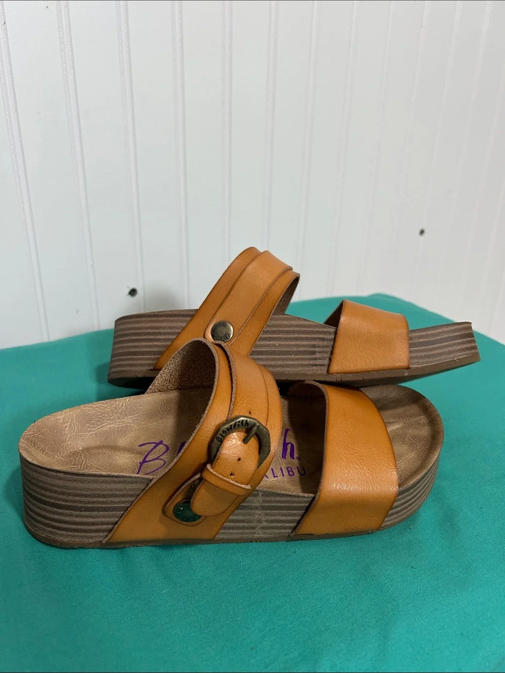 BLOWFISH Malibu Women's Tan Double Strap Wedge Slide Style Sandals Sz: 7